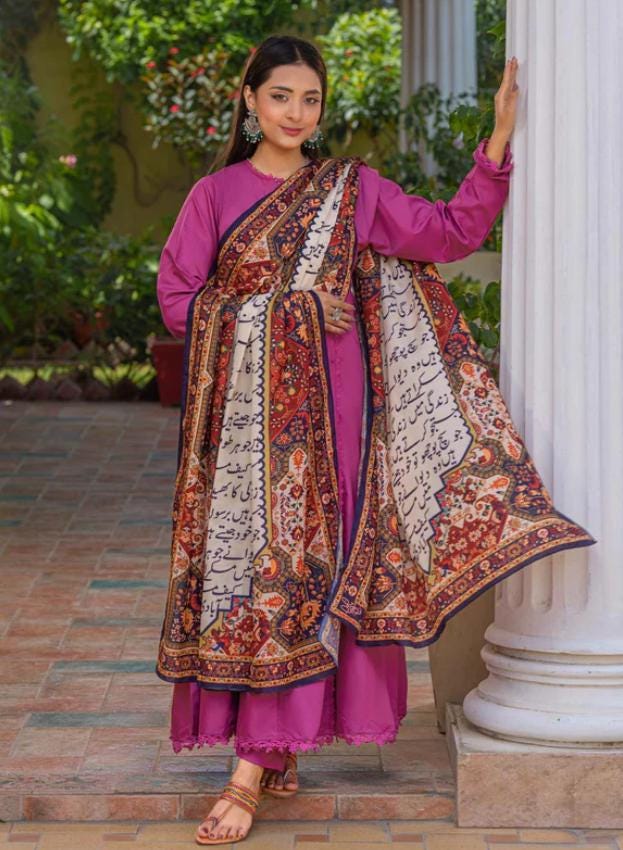 Urdu Poetry Calligraphy Scarf – Lightweight Islamic Art Hijab