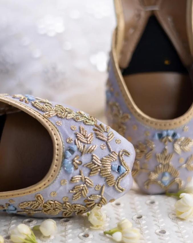 Handmade Lilac Jutti Flats: Silver Floral Embroidered Mojari
