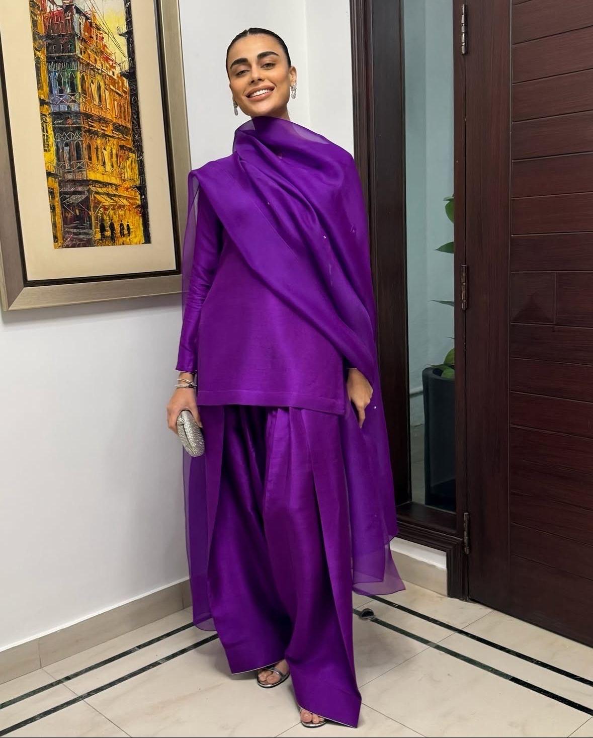 Silk Farshi Shalwar Kameez: Indian Wedding Outfit with Organza Dupatta