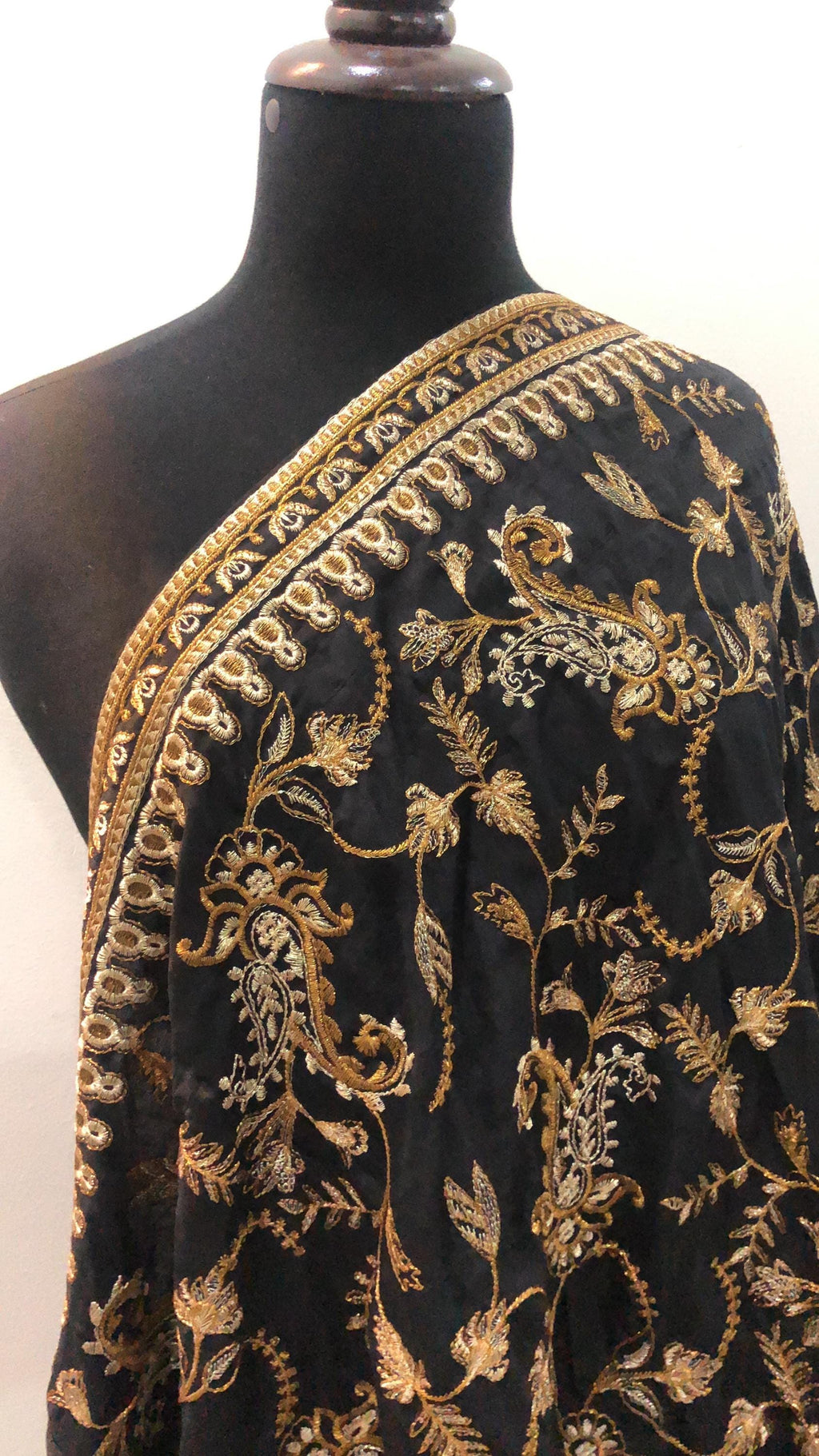 Embroidered Black dhanak Kashmiri Shawl: Indian Festive Wear