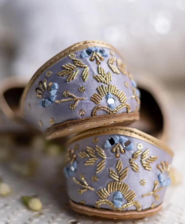 Handmade Lilac Jutti Flats: Silver Floral Embroidered Mojari