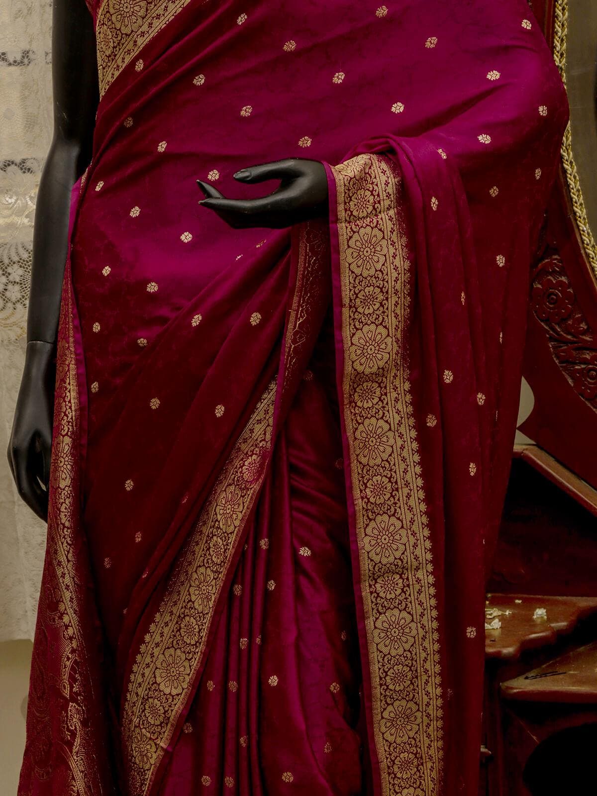 Beetroot banarsi saree Silk Saree, jaal and buti Pattern, Floral Border