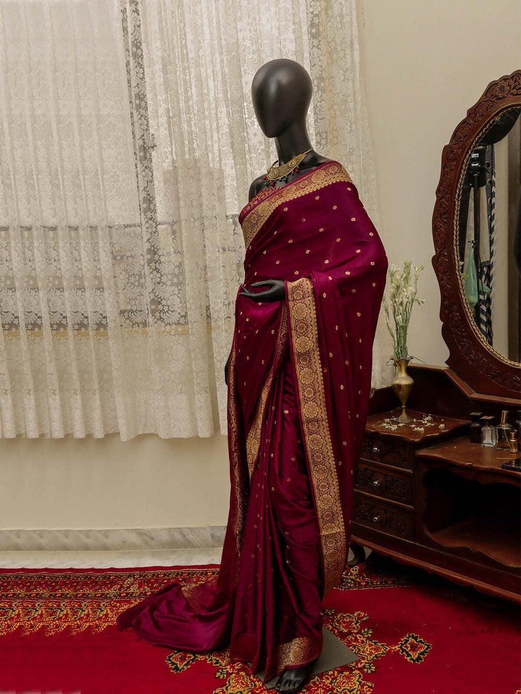 Beetroot banarsi saree Silk Saree, jaal and buti Pattern, Floral Border