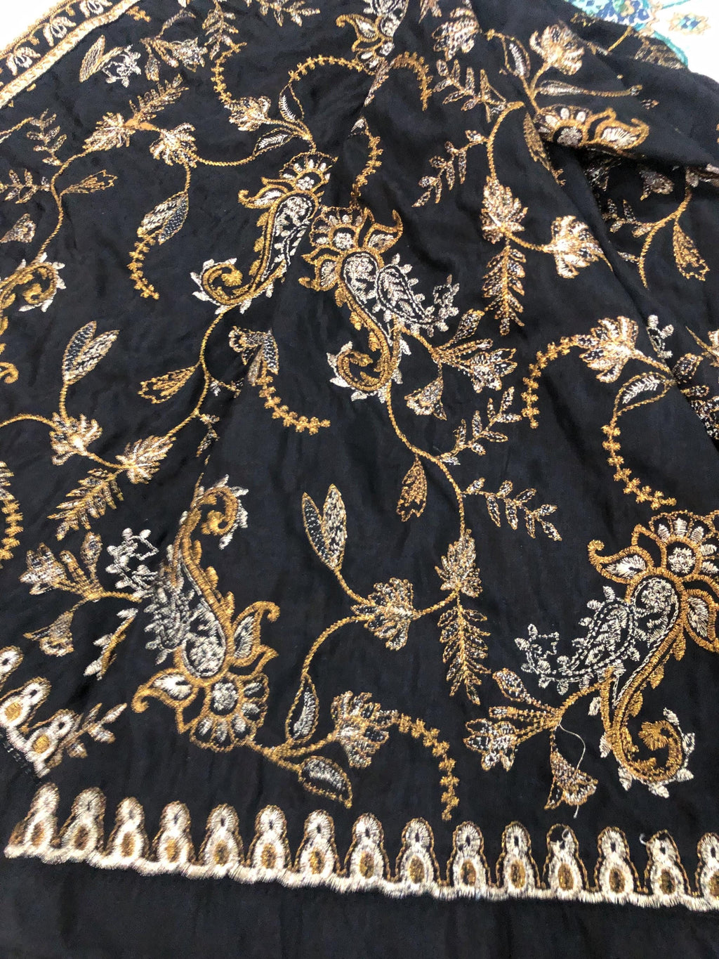 Embroidered Black dhanak Kashmiri Shawl: Indian Festive Wear