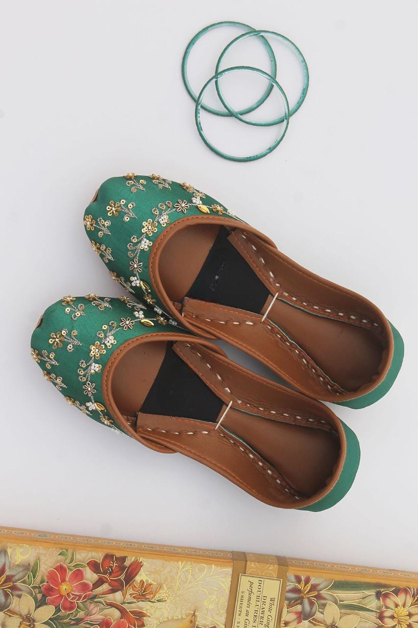 Emerald Green Khussa Flats: Handmade Bridal Jutti with Golden Detail