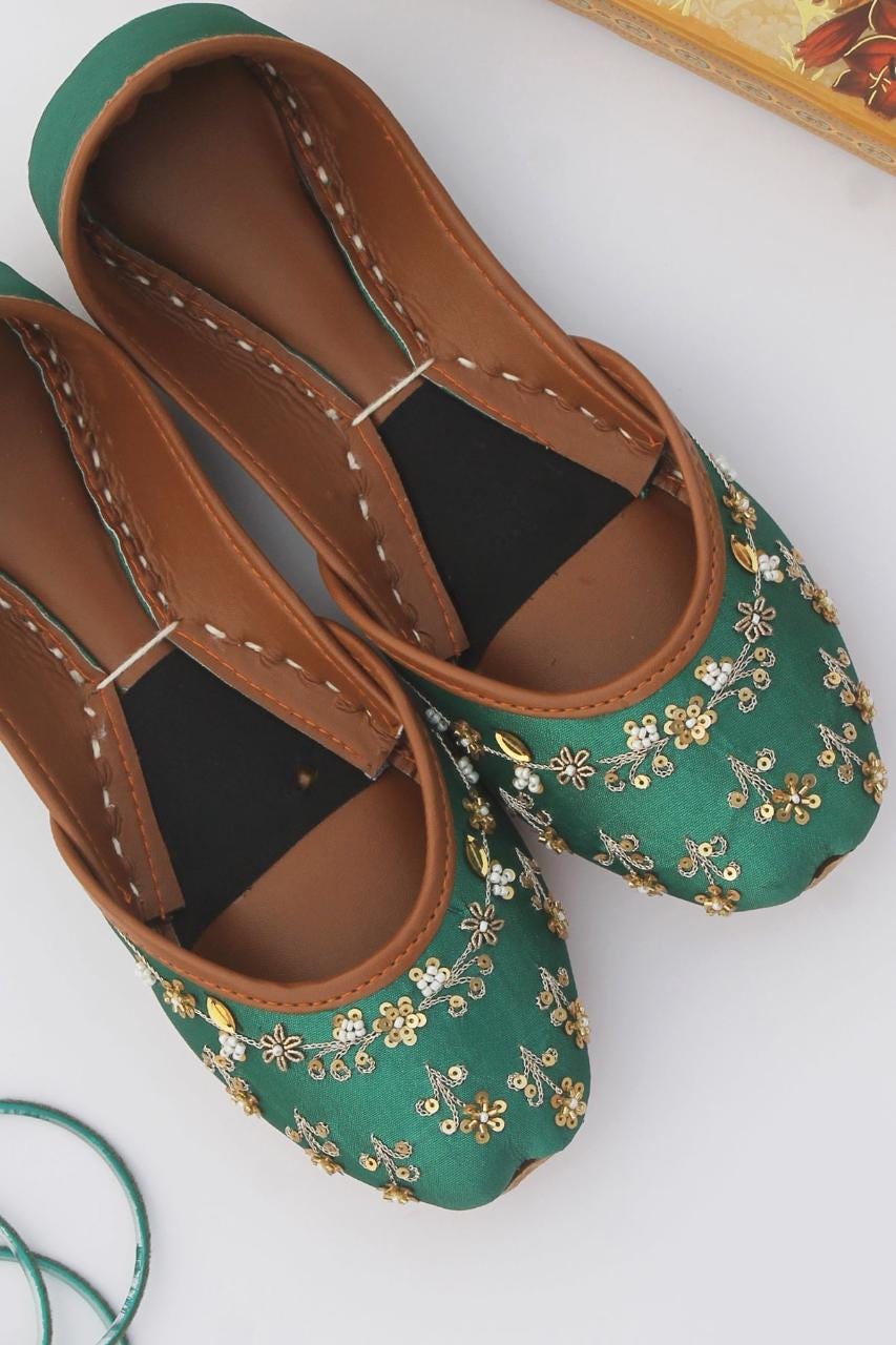 Emerald Green Khussa Flats: Handmade Bridal Jutti with Golden Detail