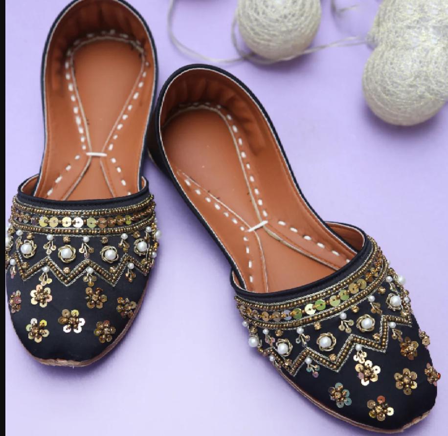 Handcrafted Red Bridal Jutti: Embroidered Lahori Khussa Shoes