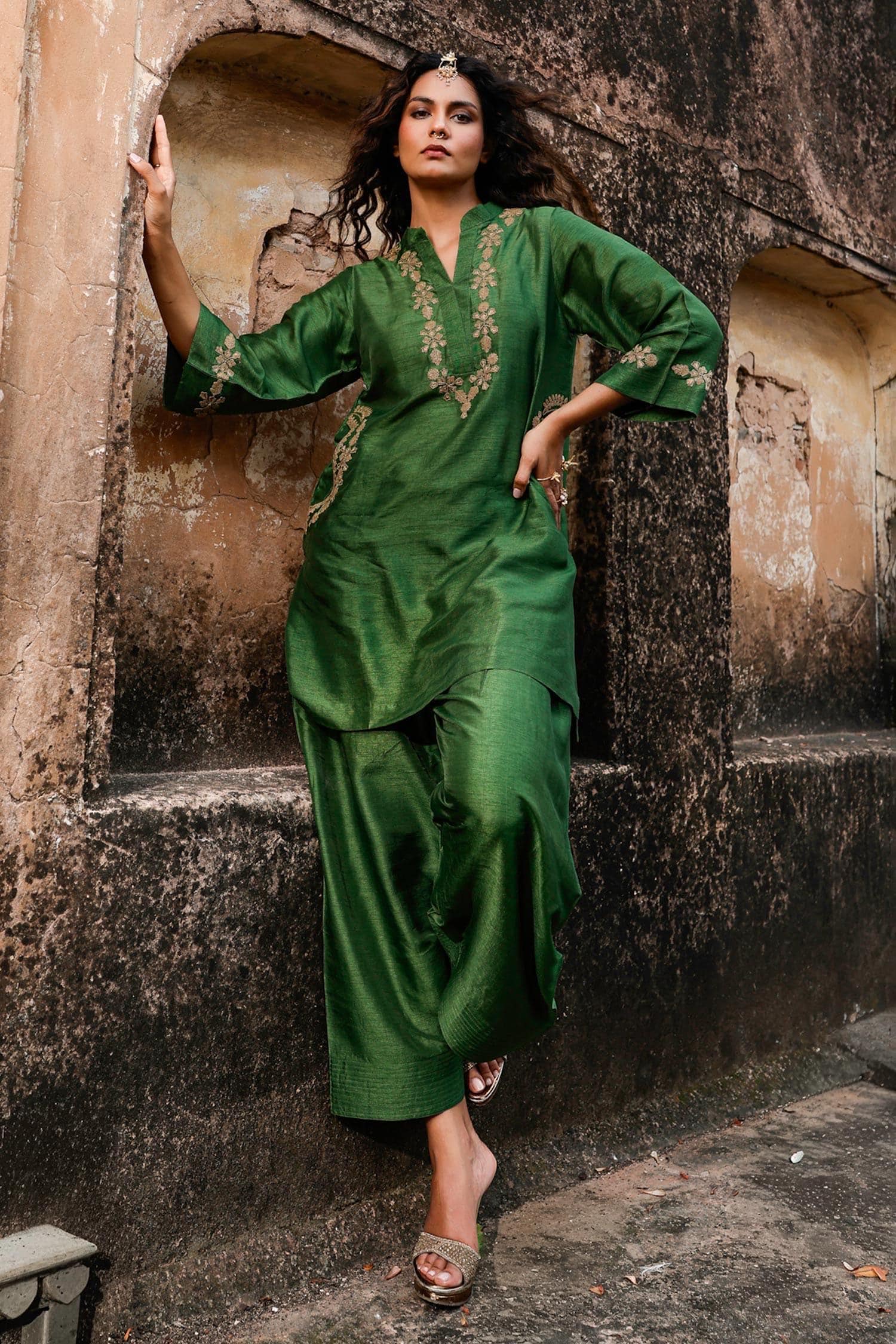Green Raw Silk Farshi Shalwar Kameez: Indian Wedding Outfit with Organza Dupatta