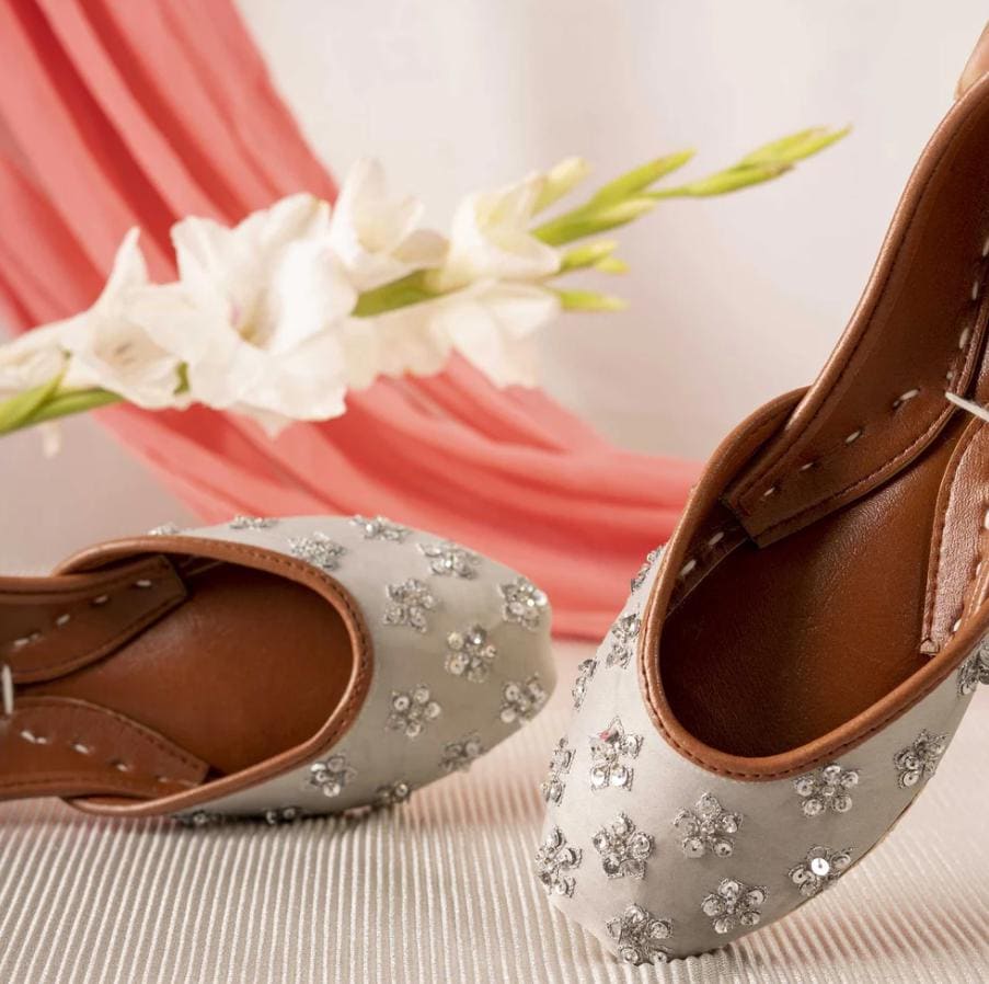 Sitara Khussa – Silver Hand-Embroidered Pakistani Jutti | Traditional Festive Flats | Wedding Shoes for Women|Free Shipping|