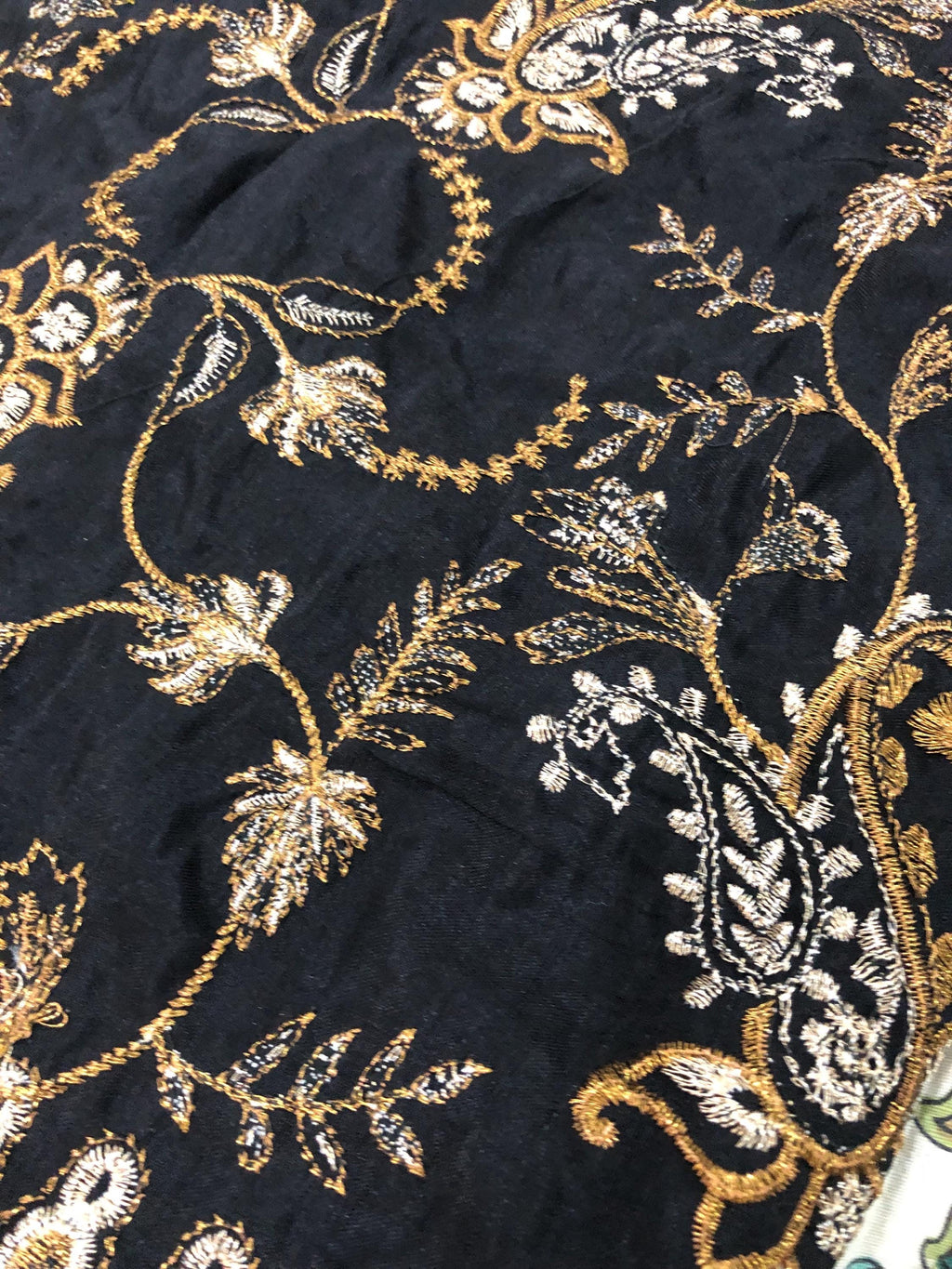 Embroidered Black dhanak Kashmiri Shawl: Indian Festive Wear